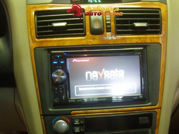 Установка магнитолы Pioneer Pioneer AVIC-F900BT Nissan Maxima QX