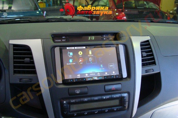 установка автомагнитолы Pioneer AVH-P8400BT Pioneer AVH-P8400BT Toyota Hilux
