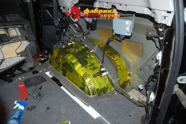 шумоизоляция колесных арок Comfort Toyota Land Cruiser Prado 150