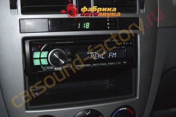 Установка магнитолы Alpine CDE-111R Alpine CDE-111R Chevrolet Lacetti