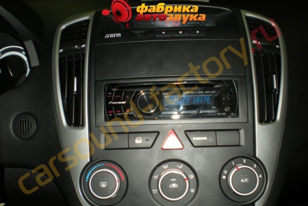 установка автомагнитолы Pioneer DEH-4250SD Kia Ceed