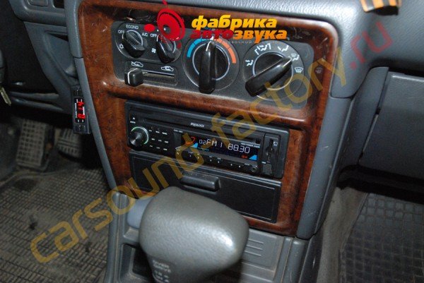 установка магнитолы Prology CMD-185U Mitsubishi Pajero