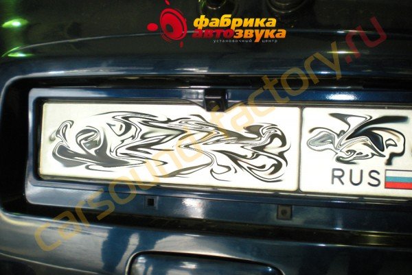 установка камеры заднего вида AVIS Chevrolet Trailblazer