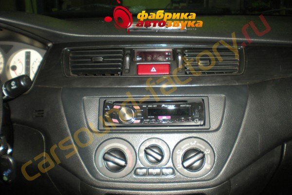 инсталляция автомагнитолы Pioneer DEH-2310UB Pioneer DEH-2310UB Mitsubishi Lancer
