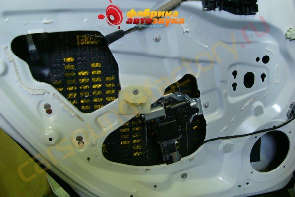 шумоизоляция задней двери SGM Peugeot 408