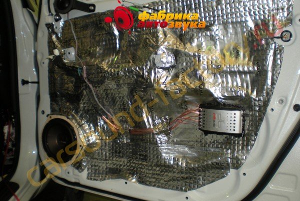 установка передней акустики Polk Audio DB6501 Polk Audio DB6501 Toyota RAV 4
