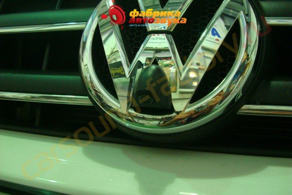 камера переднего обзора AVIS Volkswagen Amarok