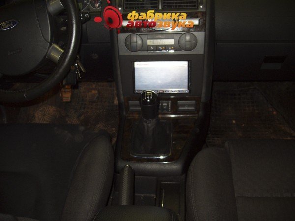 Установка магнитолы Pioneer AVIC-HD3BT Pioneer AVIC-HD3BT Ford Mondeo