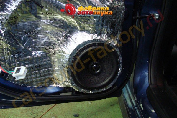 установка динамиков в задние двери Morel Subaru XV