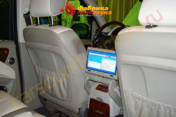 установка монитора на подлокотник AVIS Merсedes ML