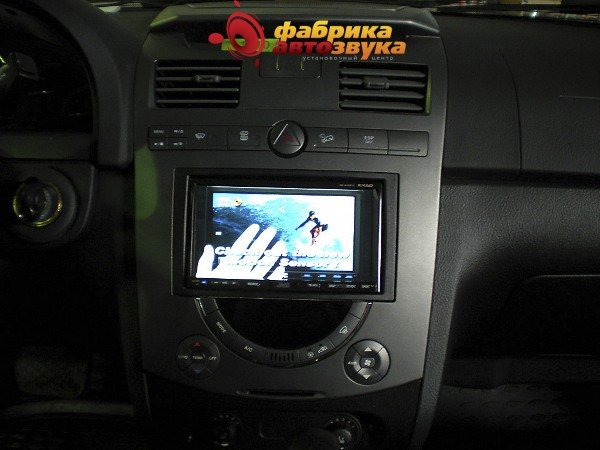 Установка магнитолы JVC JVC KW-NX7000EE SsangYong Rexton