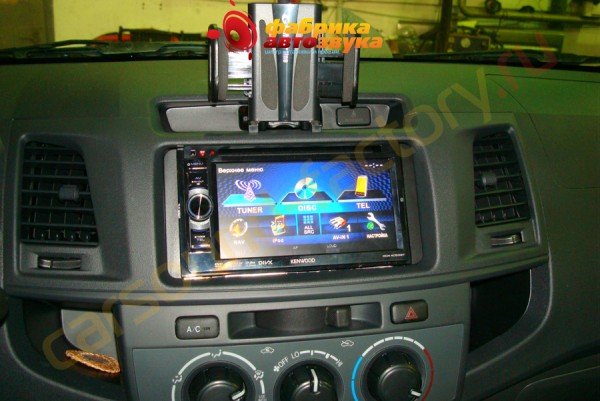 установка магнитолы Kenwood DDX 4053BT Kenwood DDX 4053BT Toyota Hilux