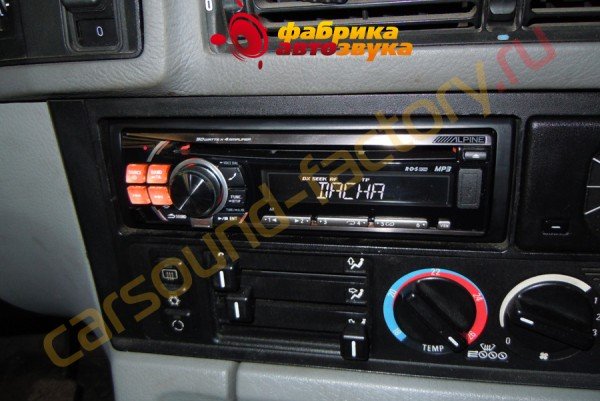 Установка автомагнитолы Alpine CDE-111RM BMW 5 series