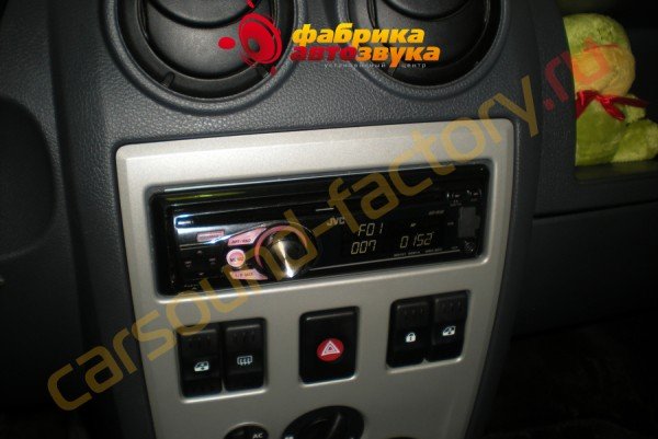 установка магнитолы JVC JVC KD-R38 Renault Logan