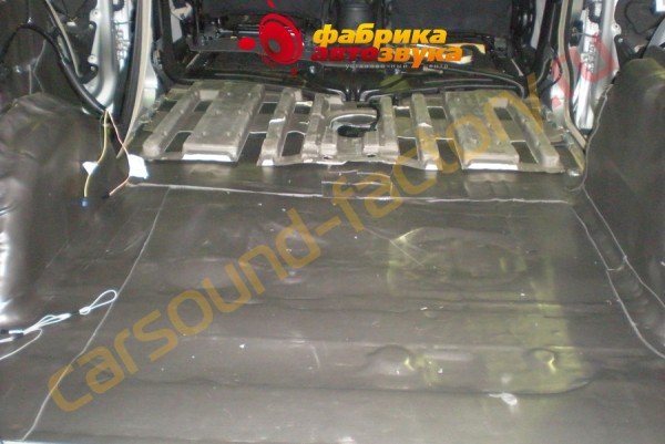 шумоизоляция пола авто в 2 слоя сплен Renault Espace