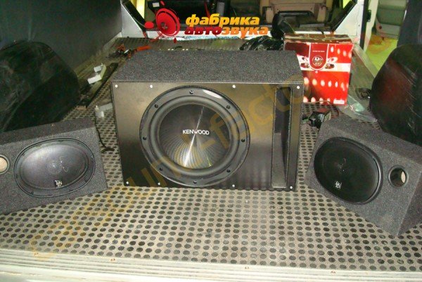 установка сабвуфера и акустики Kenwood, DLS Ford Transit