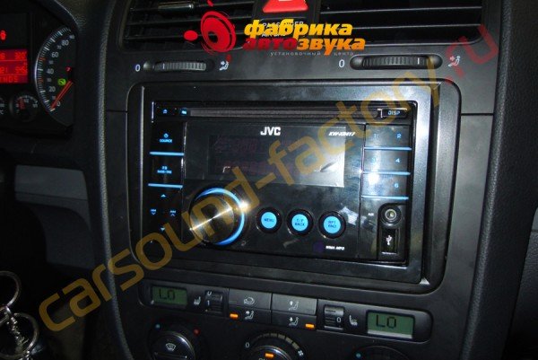 Установка автомагнитолы JVC JVC KW-XR417 Volkswagen Jetta