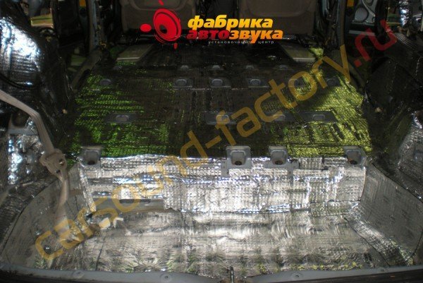 шумоизоляция пола автомобиля SGM Toyota Sienna