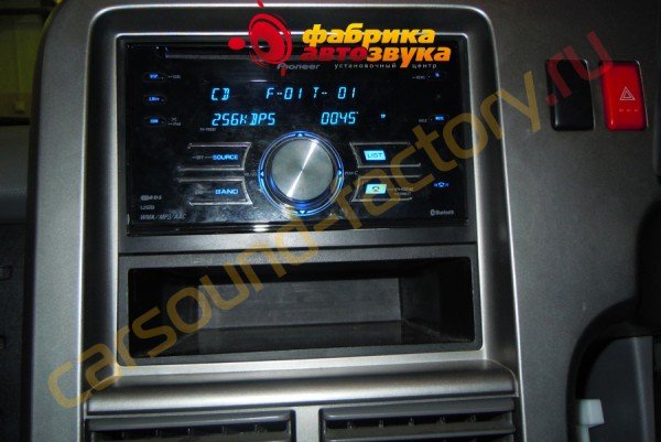 Установка магнитолы Pioneer FH-P80BT Nissan CUBE