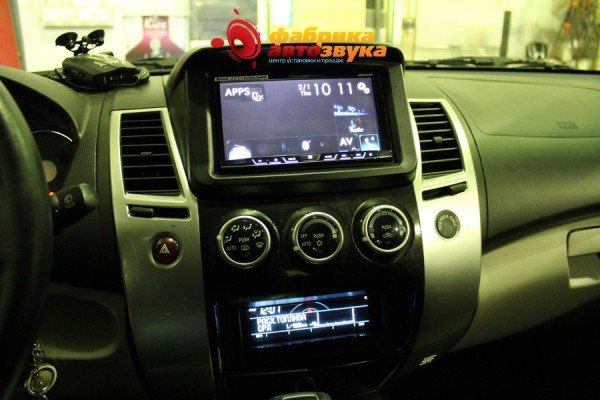 установили головное устройство Pioneer Pioneer AVH-X8600BT Mitsubishi Pajero Sport