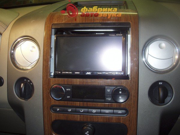 Установка магнитолы JVC JVC KW-AVX810EE Ford Bordelon