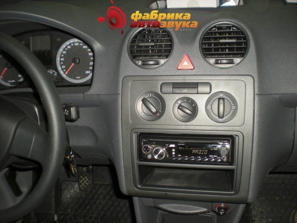 Установка магнитолы JVC Jvc KD-G357EE Volkswagen Caddy