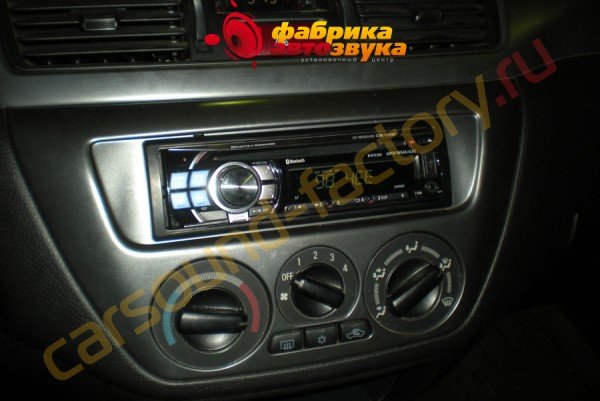 установка магнитолы Alpine CDE-113BT Alpine CDE-113BT Mitsubishi Lancer