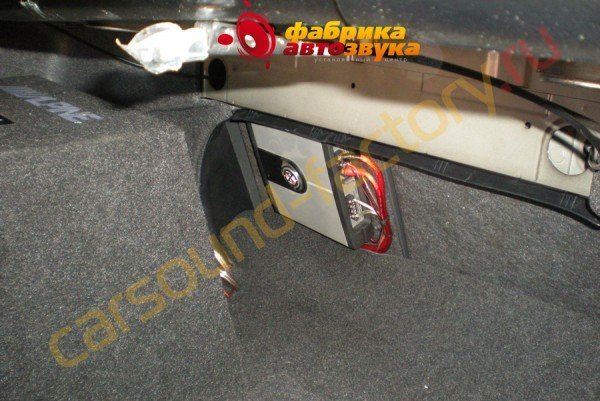 установка усилителя в авто DLS XA20 Toyota Camry