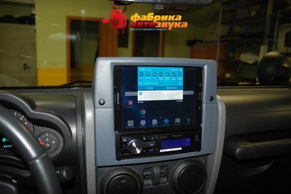 установка планшета в автомобиль Samsung Jeep Wrangler