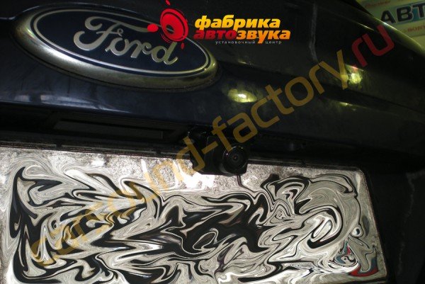 установка камеры заднего вида Sho-Me Sho-Me Ford Focus 2