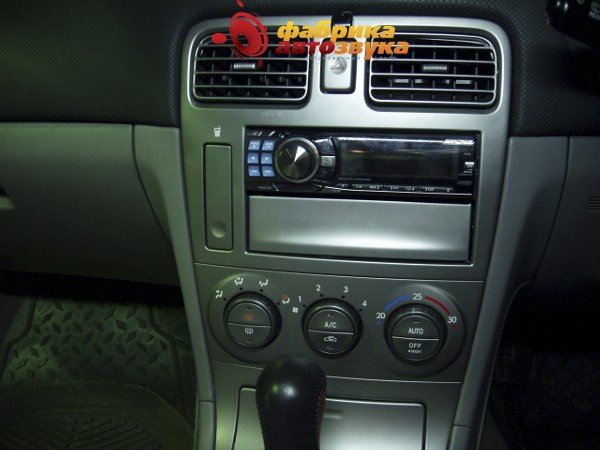 Установка 1din магнитолы Alpine Alpine CDE-9880R Subaru Forester