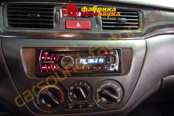 Установка магнитолы Pioneer DEH-3200UB Mitsubishi Lancer