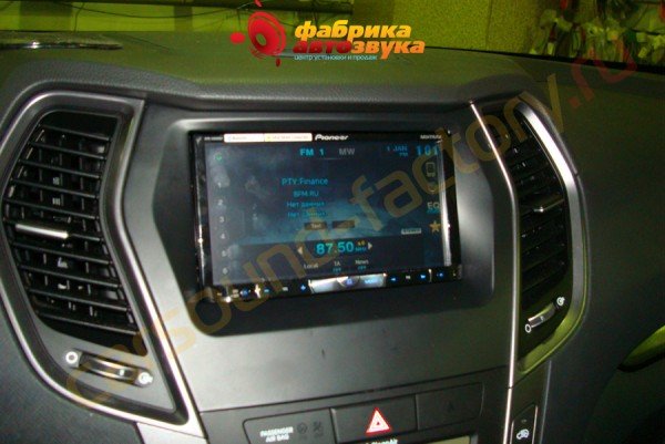 Установка автомагнитолы Pioneer AVH-X8500BT Pioneer AVH-X8500BT Hyundai Santa Fe 2013