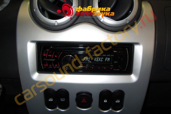 Pioneer DEH-3200UB Pioneer DEH-3200UB Renault Logan