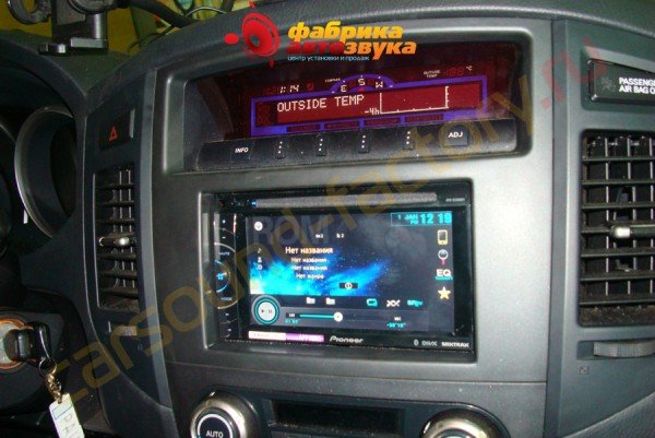 установка автомагнитолы Pioneer AVH-X2500BT Pioneer AVH-X2500BT Mitsubishi Pajero 4