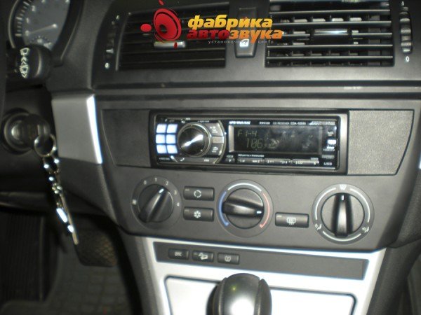 Установка автомагнитолы Alpine Alpine CDA-105Ri BMW X3