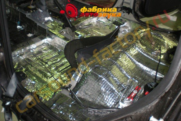 шумоизоляция пола SGM Renault Logan