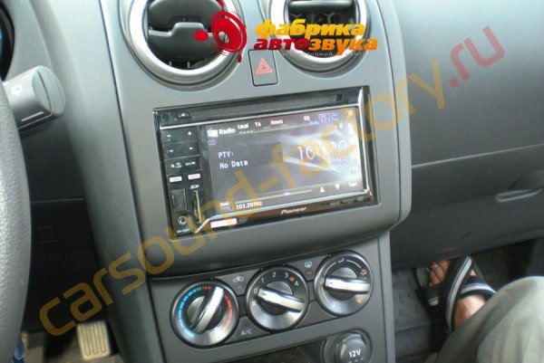 установка автомагнитолы Pioneer AVH-2300DVD Pioneer AVH-2300DVD Nissan Qashqai