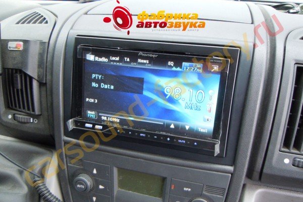 Установка магнитолы Pioneer AVH-P4200DVD Peugeot Boxer