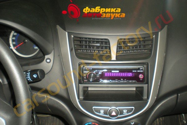 Установка магнитолы Kenwood KDC-3051 Kenwood KDC-3051 Hyundai Solaris
