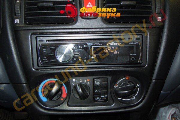 Установка магнитолы Pioneer Pioneer DEH-2220UB Nissan Almera Classic