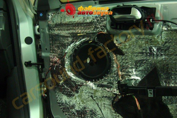 установка фронтальной акустики Hertz Hertz DSK 170.3 Peugeot 508
