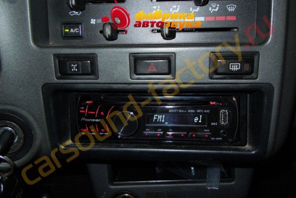 Установка автомагнитолы Pioneer DEH-3200UB Toyota RAV 4