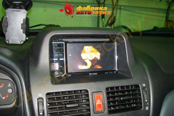 установка автомагнитолы Pioneer AVH 2300DVD Pioneer AVH 2300DVD Nissan Almera