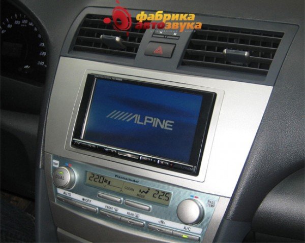 Установка магнитолы Alpine Alpine IVA-W202R Toyota Camry