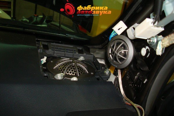 установка пищалки DLS Toyota Land Cruiser Prado 150