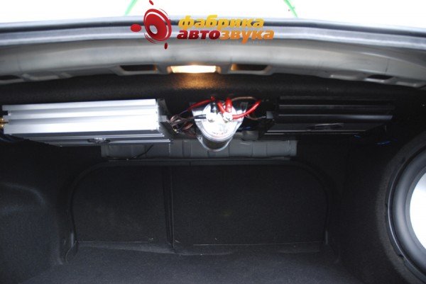 Установка усилителя Lightning Audio B4.250.2 и DLS MA41 Hyundai Sonata NF