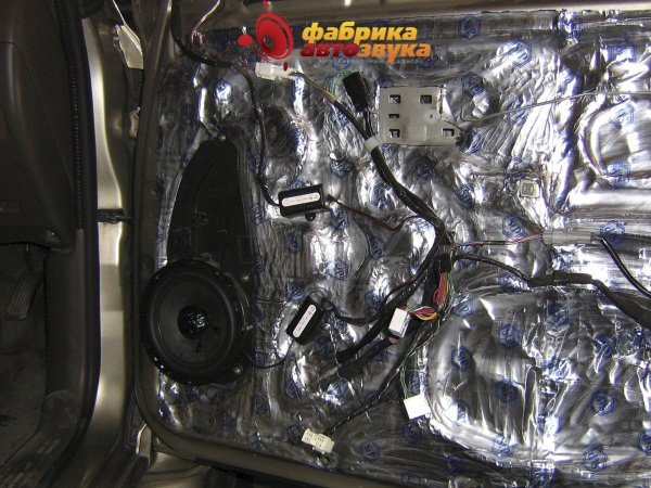Установка акустики DLS DLS B6A Toyota Hilux