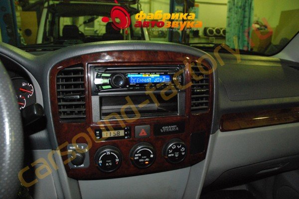 установка 1Din автомагнитолы SONY CDX-GT39UE Suzuki Grand Vitara XL-7