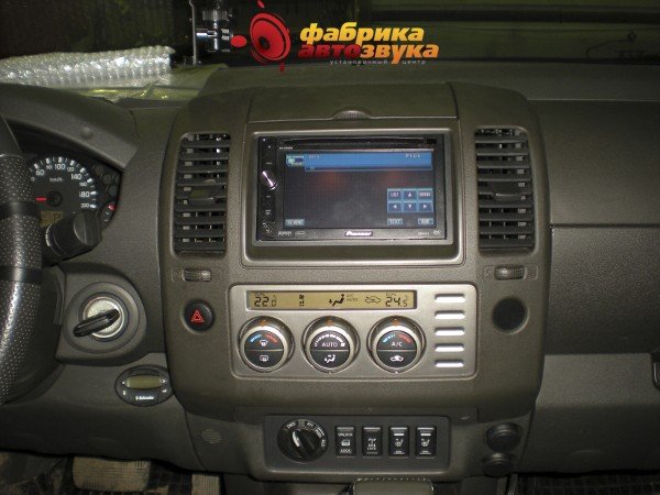 Установка магнитолы Pioneer Pioneer AVH-P4000DVD Nissan Navara